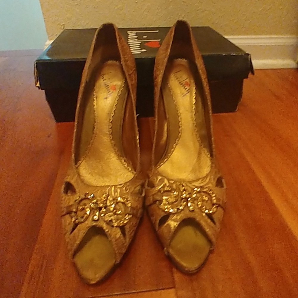 Luichiny Pumps